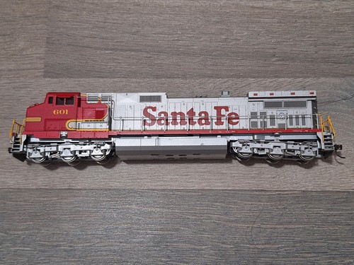 ⭐ ATHEARN HO SCALE SANTA FE GE C44-9W DIESEL LOCOMOTIVE #601 ⭐