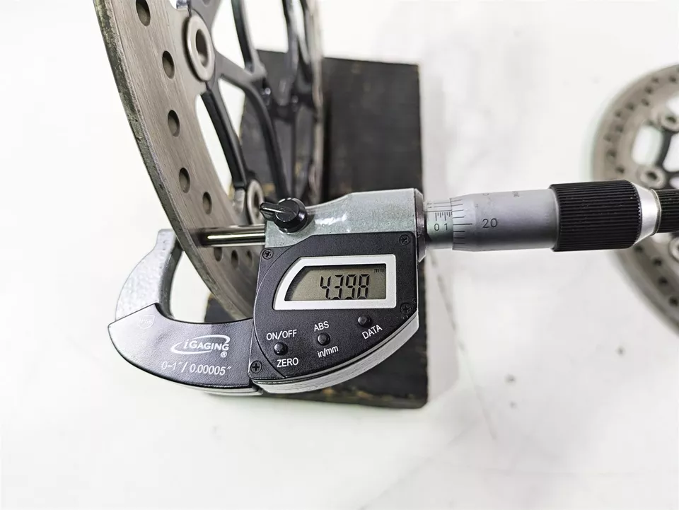 Juego de discos de freno delanteros Triumph Speed Triple RS 1050 2019 320 mm 4,4 mm T2022058 Foto 3 de 4