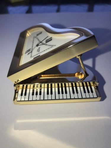 BULOVA MINIATURE MINI BRASS GRAND PIANO DESK CLOCK MODEL MB0572 PRE-OWNED LOOK👀 - Picture 2 of 9