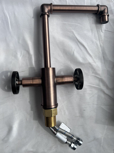 Grifo de cocina de doble mango Edison Signature Hardware - bronce frotado con aceite - Imagen 1 de 15