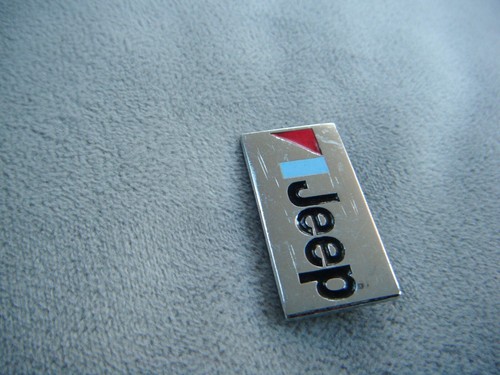 Original vintage JEEP Company logo 1970-1987 enamel pin badge - Picture 2 of 5