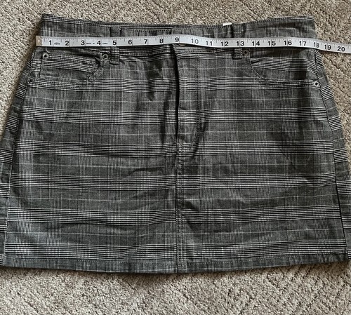 American Eagle Hi-Rise Mini Super Stretch Plaid Skirt Black White Size 14 - Picture 4 of 10