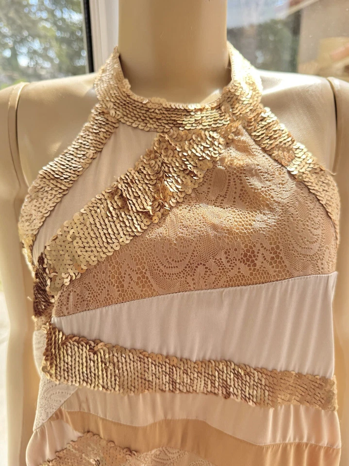 Blusa Bebe Dorada Cuello Halter Seda Talla S Pequeña Sin Mangas Lentejuelas Encaje Foto 3 de 4