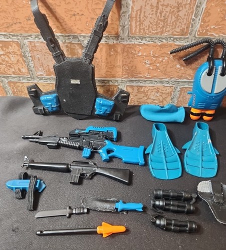 1999 Lanard Combat Diver Figure Accessories Weapons Vest Flippers & More - Picture 4 of 6