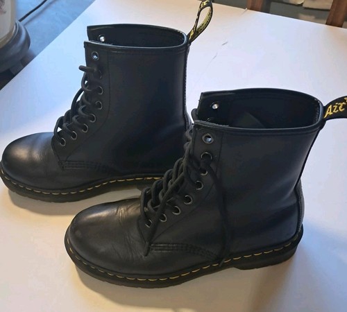 Dr. Martin Air Wair Black Boots With Bounching Soles Women's Size 7 - Picture 2 of 12
