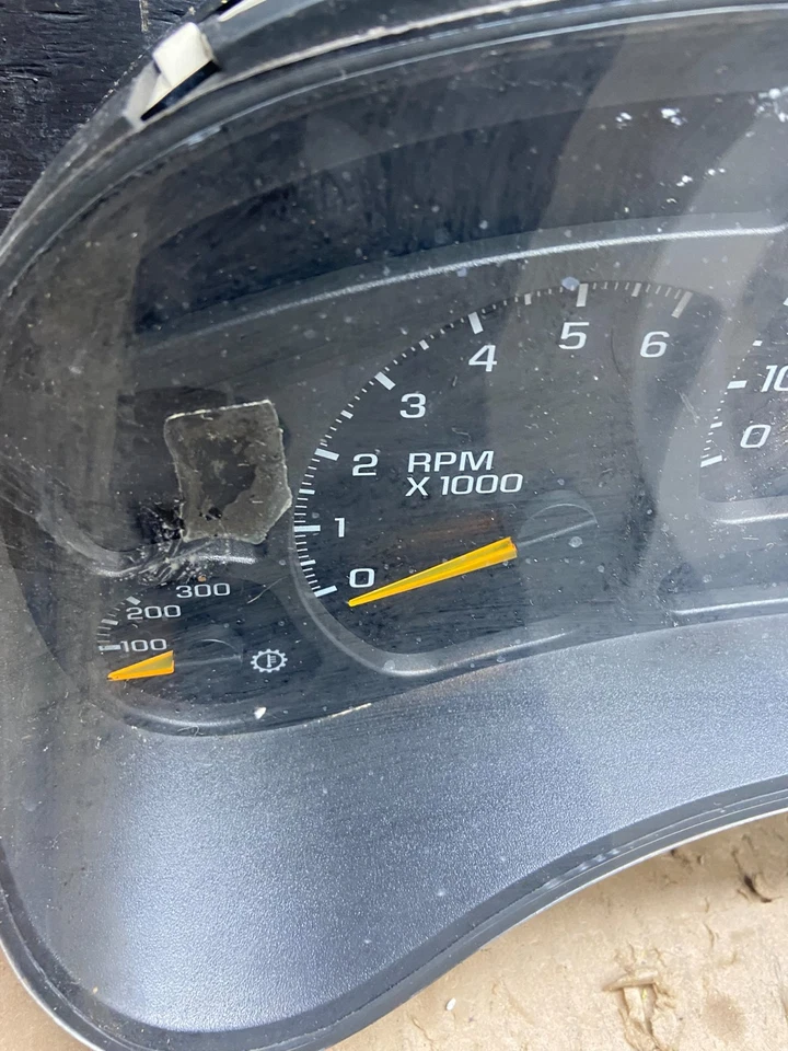 Chevrolet Silverado Sierra 2003 a 2006 velocímetro calibre Cluster T8916 DG Foto 4 de 4