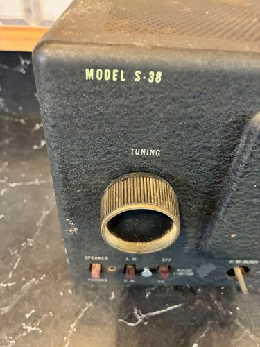 Ancien récepteur radio AM à ondes courtes Hallicrafters modèle S-38 - Photo 2/11