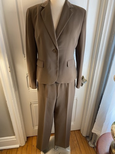KASPER WARM BROWN PANT SUIT-SIZE 4P-POCKETS ON JACKET-SIDE ZIP ON PANTS-NWOT! - Picture 2 of 11