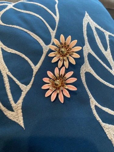 Vintage Sarah Coventry Pink & Gold-Tone Daisy Clip-On Earrings Retro Floral