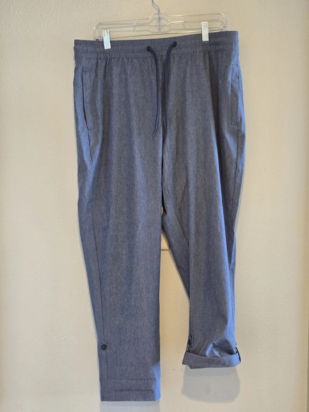 Huk Fishing Pants Mens XL Blue Performance Fishing Pants Zip Pocket Roll Tab
Opens in a new window o