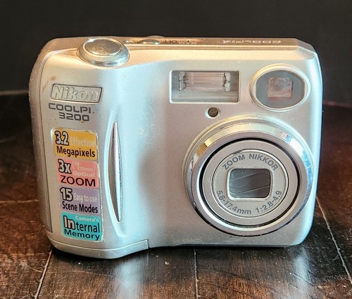 Nikon COOLPIX E3200 3.2MP 3X Zoom Camera Only Tested - Picture 1 of 7