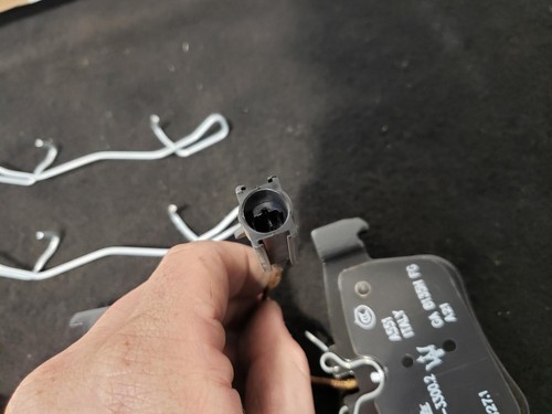 MASERATI GHIBLI 2015 BREMSBELÄGE HINTEN + SENSOREN  - Bild 9 von 16