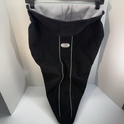 BabyBjorn Bezug für vordere Babytrage schwarz Fleece mit abnehmbarer Kapuze EUC - Bild 1 von 11