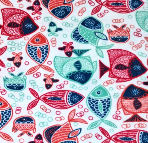 2.3m Remnant LARGE DESIGN red green fun fish design on white soft polar fleece - Picture 2 of 4