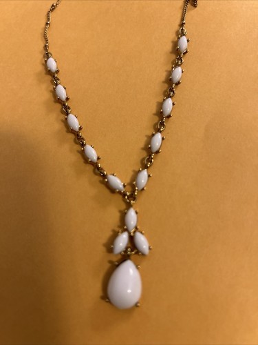 Vintage Milk Glass Necklace With Extension - Picture 2 of 7
