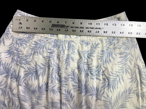Falda Ann Taylor Blanca Hojas Azules Diseño Bordado Ajuste y Falda Acampanada Talla 4 - Imagen 6 de 7