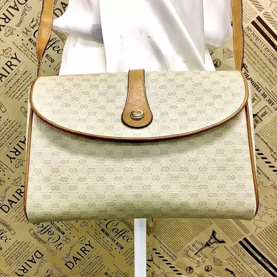 Ancien sac à bandoulière Gucci Sacoche GG blanc FM195