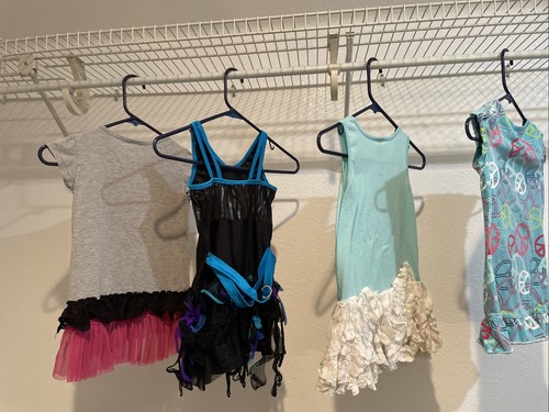 Lot Of 4 Girl’s Dresses Size 7-8 - Picture 9 of 9