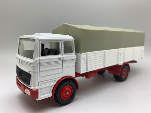 DINKY TOYS MERCEDES BENZ TRUCK RED HUBS WITH SCARCE BLACK INTERIOR 940 VNMIB - Picture 4 of 9
