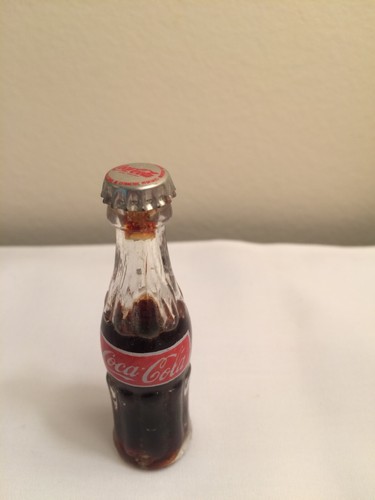 Vintage Set of 2 Miniature Coca Cola Bottles - Picture 11 of 12