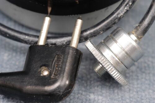 VINTAGE MINICAM ZWEIPFOSTEN GLÜHBIRNE BLITZKABEL MIT UNBEKANNTEM SCHRAUBSTECKER - Bild 2 von 3