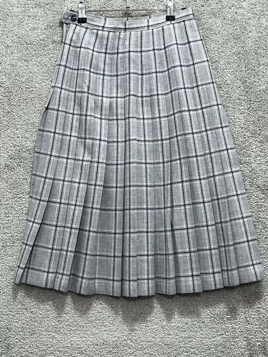 Pendleton Pleated Skirt Women's Size 8 Gray Plaid Virgin Wool Side