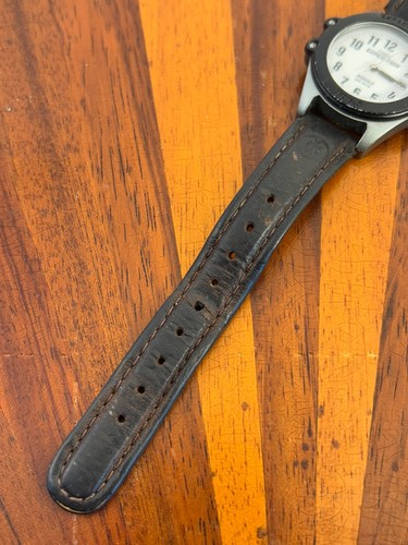 Vintage Timex Expedition Women's Watch Date Brown Band 32mm - New Battery - Picture 2 of 6