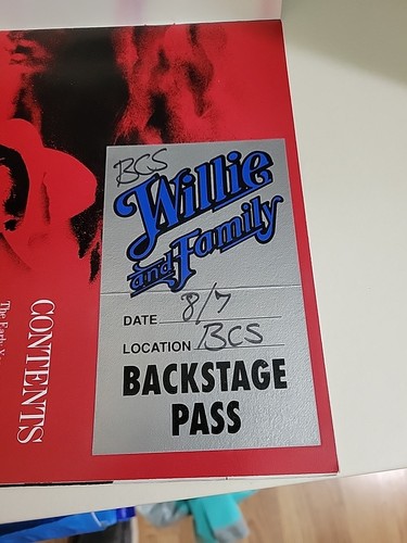 1986 Willie Nelson & Family Tour Book, Signed/ With Backstage Pass.  - Picture 6 of 18