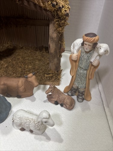 Vintage Sears Nativity Set 11 Porcelain Figures Christmas Wood Stable W Box - Picture 4 of 4