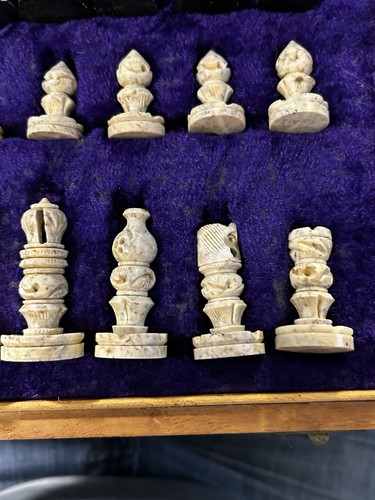 Hermoso Juego de Ajedrez Portátil Piedra Jabonosa Tallada a Mano - Hecho en India - Imagen 11 de 24