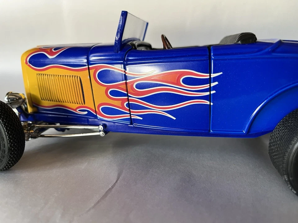 ERTL American Muscle 1932 Ford Hot Rod Blue Flame Greased Lightnin 1:18 Scale  - Image 3 of 4