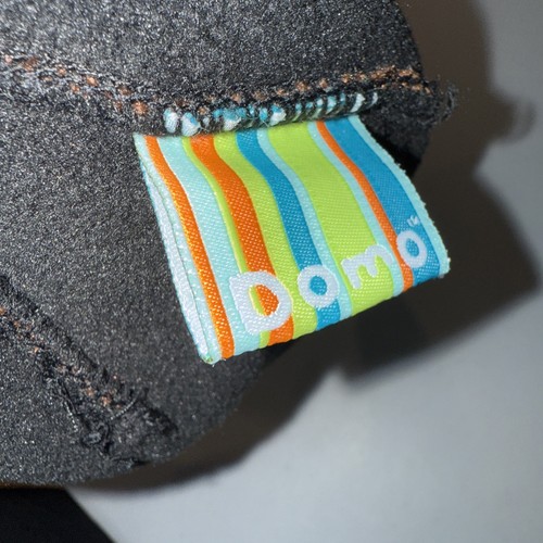 RARO USADO EN EXCELENTE ESTADO Domo-Kun Bordado Marrón Invierno Sombrero Trampero con Solapas - Imagen 4 de 8