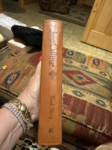 SOFT LEATHER BOUND JESUS CALLING 365 DEVOTIONAL BIBLE SARAH YOUNG GIFT CHRISTIAN - Picture 4 of 5