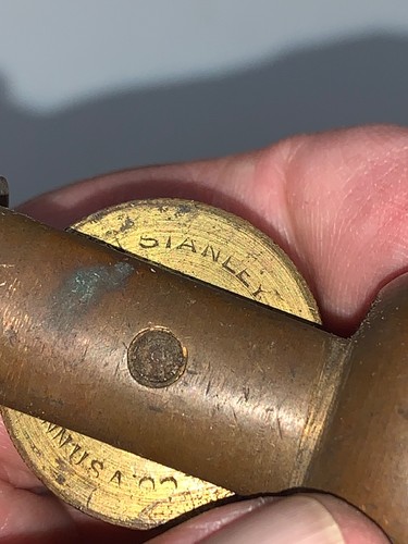 3 antike Messing Plumb Bob mit integrierten Rollen 2-Stanley 4 1/8” & 1 Umbaugh 6,5” - Bild 13 von 24