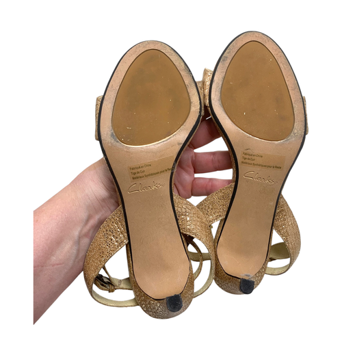 Clarks Narrative Women's Sz 7.5 Gold Snake Embossed Kitten Heeled Sandals READ - Picture 8 of 9