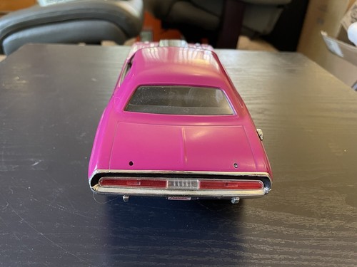 1970 Dodge Challenger T/A Moulin Rouge 1 18 Ertl American Muscle Pre-owned - Picture 4 of 6