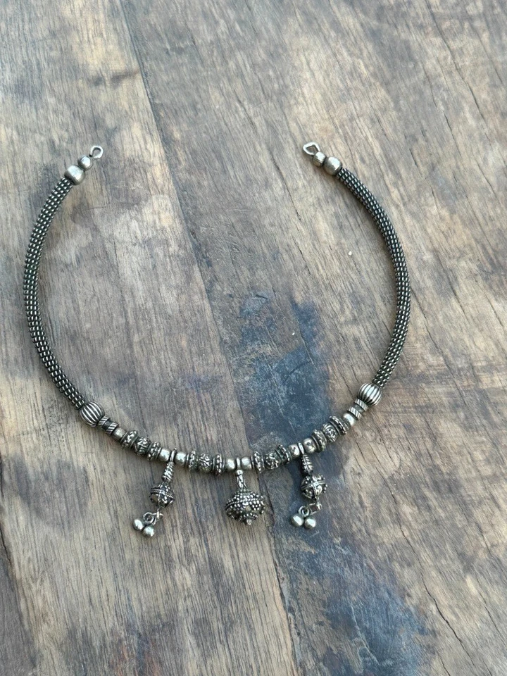 Gargantilla collar Hasli diseño floral tallado a mano de metal antiguo 1900 para mujer vintage Foto 3 de 4