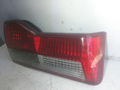 Luz tapa maletero trasero izquierdo Honda Accord 2001-2002 (sedán de 4 puertas) M112 - Imagen 2 de 3