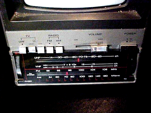 RETRO VINTAGE TV SEARS SR-3000 5 INCH CRT-AM-FM SILVER CABINET BATTERY-AC - Picture 5 of 6