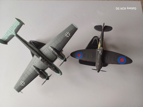 Atlas Editions 1:72 Defending the Reich X2 Aircraft Messerscmitt 110 Spitfire - Picture 9 of 9