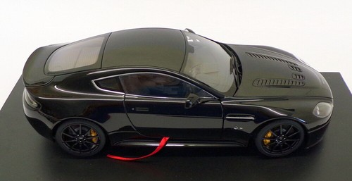 Autoart 1/18 Scale 70253 - 2015 Aston Martin V12 Vantage S - Black - Picture 4 of 6