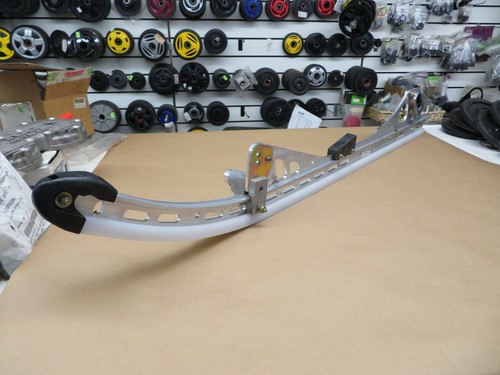 OEM POLARIS M10 RIGHT SUSPENSION RAIL XC SP 500 600 700 800 CLASSIC 121" TRACK - Picture 10 of 12