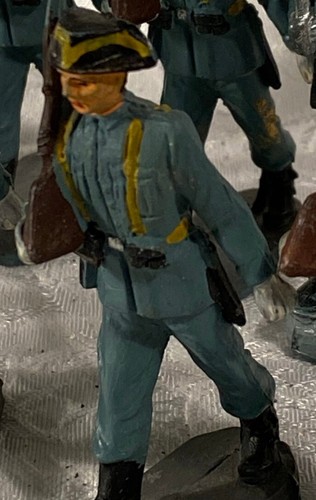 9 Mini Juguete Soldado Guardia Española Bandera Civil Portador Tricornio Sombrero De Colección Años 60’s - Imagen 3 de 7