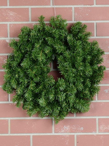 Balsam Pine Needle Christmas Wreath With 200 Tips - 58cm - Picture 4 of 4