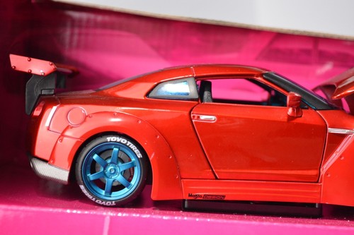 Maisto Design 1:24 Nissan GTR Tokyo Mod Collection - Picture 8 of 14