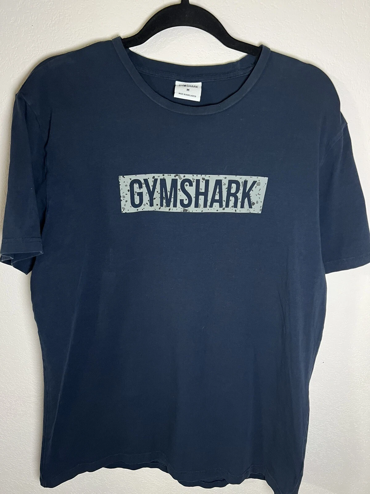 gymshark logo micro print block infill short sleeve shirt