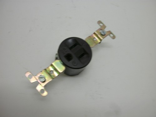 GENERAL ELECTRIC GE4044-1 SINGLE GROUNDING OUTLET/RECEPTACLE 15A-125V BROWN NIB - Picture 8 of 8