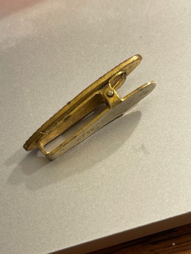SIGNED HT CO. EDWARDIAN/VICTORIAN LINGERIE CLIP WITH WORKING CLIP HAND CHASED - Picture 3 of 5