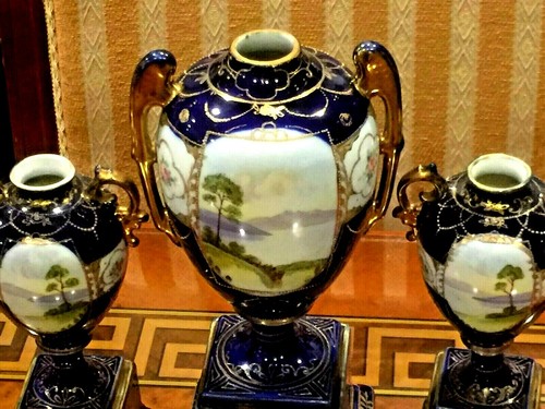 ANTIQUE JAPANESE 3 NIPPON HAND PAINTED COBALT BLUE w/HEAVY GOLD PORCELAIN URNS - Picture 5 of 10