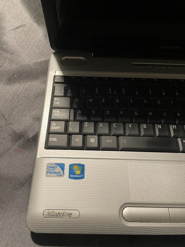 Toshiba Satellite L500-19X 15.6-Inch Laptop (Pentium Untested No Psu Cheap - Picture 3 of 11